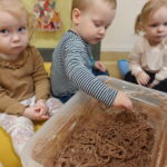 Zajęcia sensoryczne - szukamy robaczków